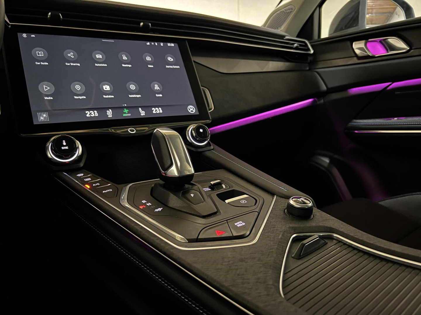 Lynk & Co 01 1.5 Plug-in Black Edition Sfeerver. CarPlay 360°
