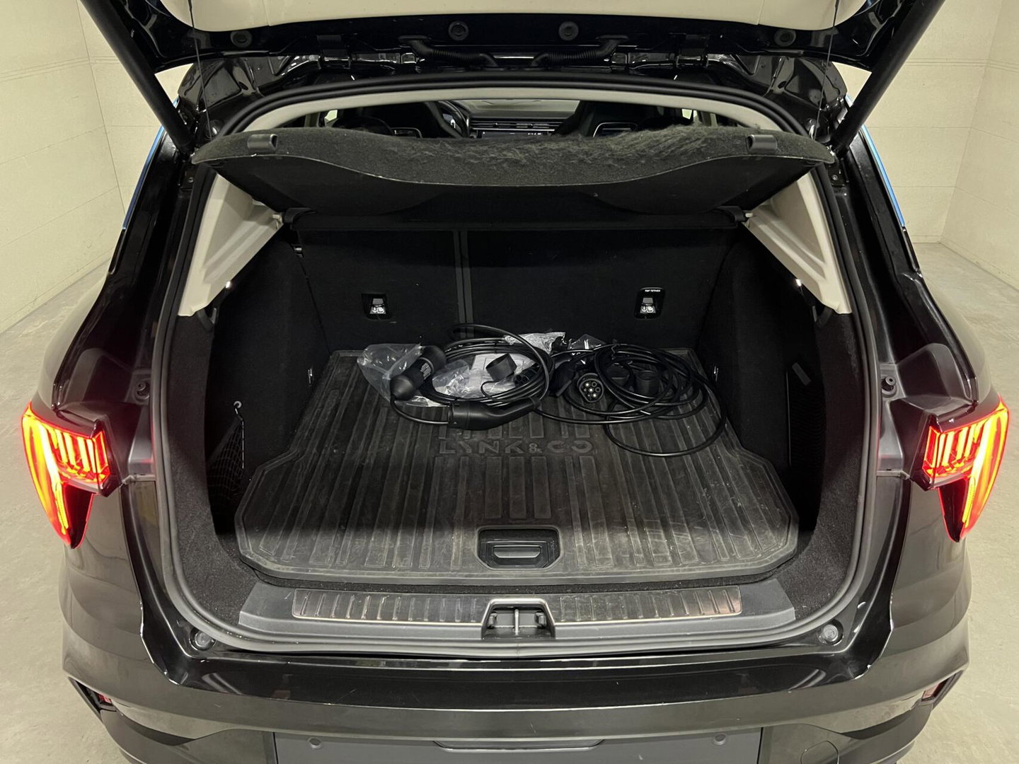 Lynk & Co 01 1.5 Plug-in Black Edition Sfeerver. CarPlay 360°