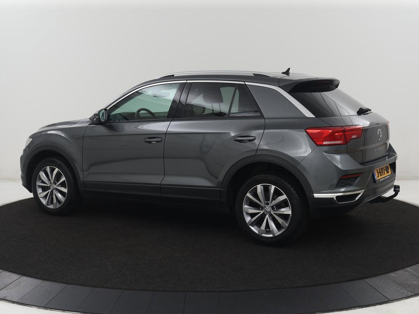 Volkswagen T-Roc 1.5 TSI Sport | Stoelverwarming | Adaptive cruise | Navigatie | Bluetooth | Camera | Park assist | Climate controle | Lane assist | Trekhaak