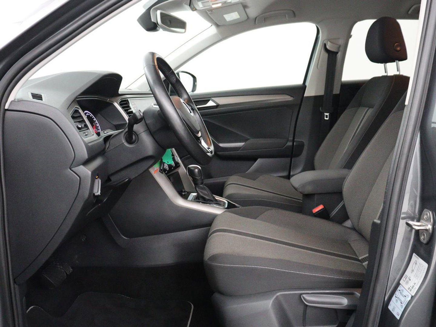 Volkswagen T-Roc 1.5 TSI Sport | Stoelverwarming | Adaptive cruise | Navigatie | Bluetooth | Camera | Park assist | Climate controle | Lane assist | Trekhaak