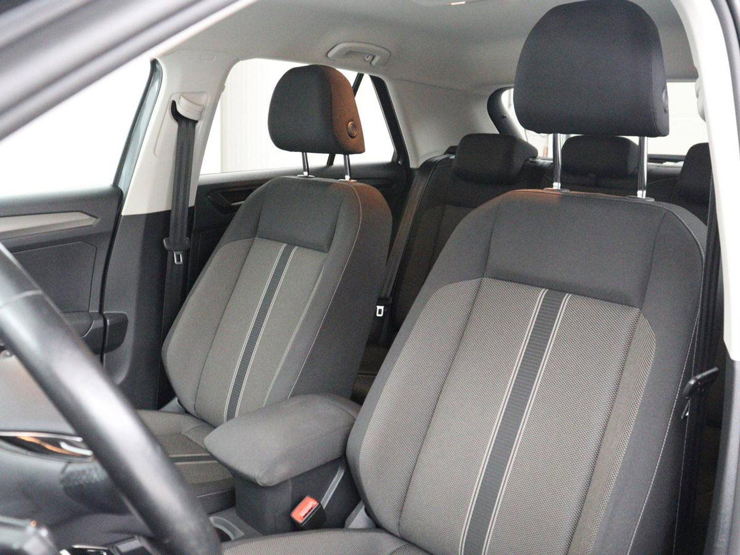 Volkswagen T-Roc 1.5 TSI Sport | Stoelverwarming | Adaptive cruise | Navigatie | Bluetooth | Camera | Park assist | Climate controle | Lane assist | Trekhaak