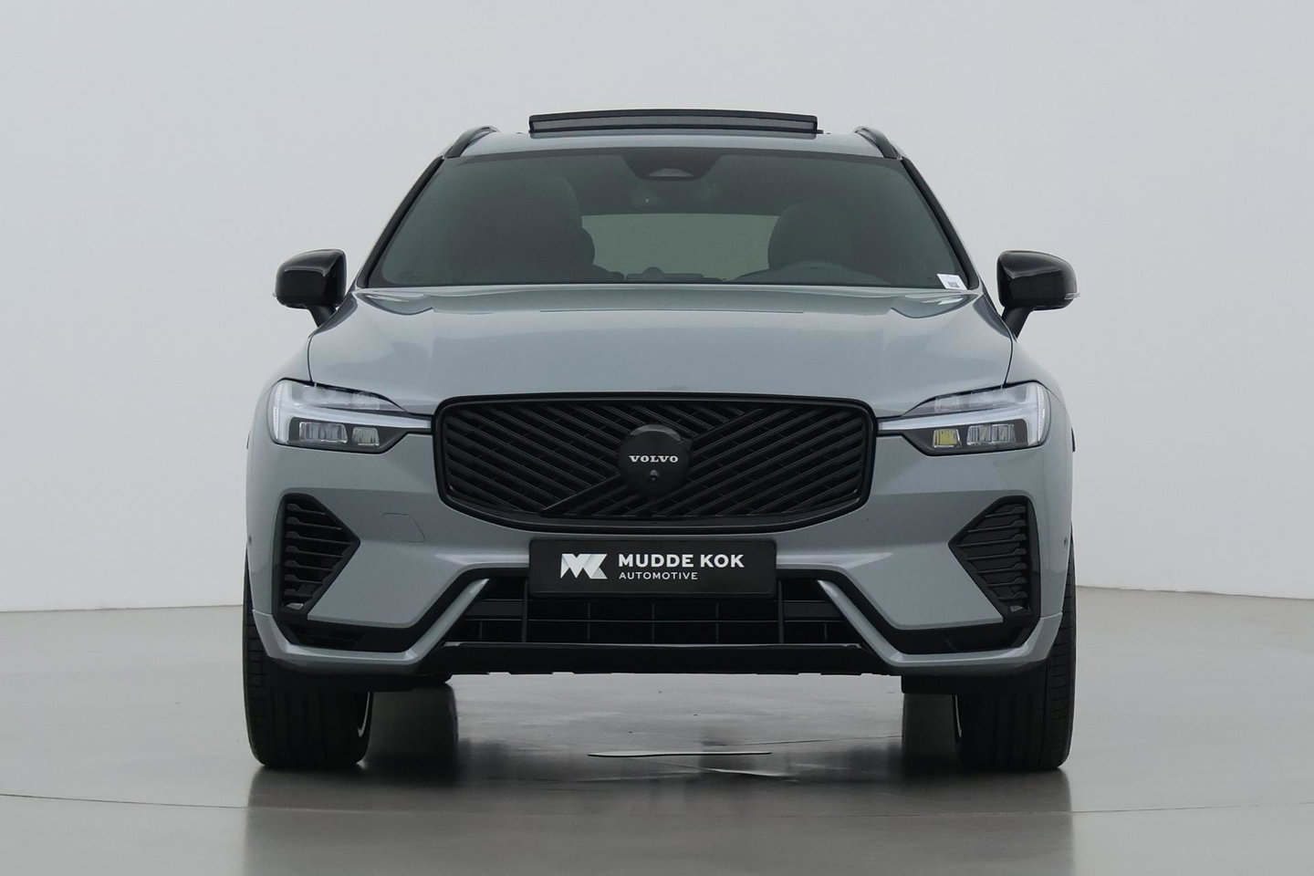 Volvo XC60 T6 Plug-in hybrid Plus Black Edition | ACC | Bowers&Wilkins | Panoramadak | Trekhaak | 360° Camera | Massage+Ventilatie | Head-Up | 21 Inch