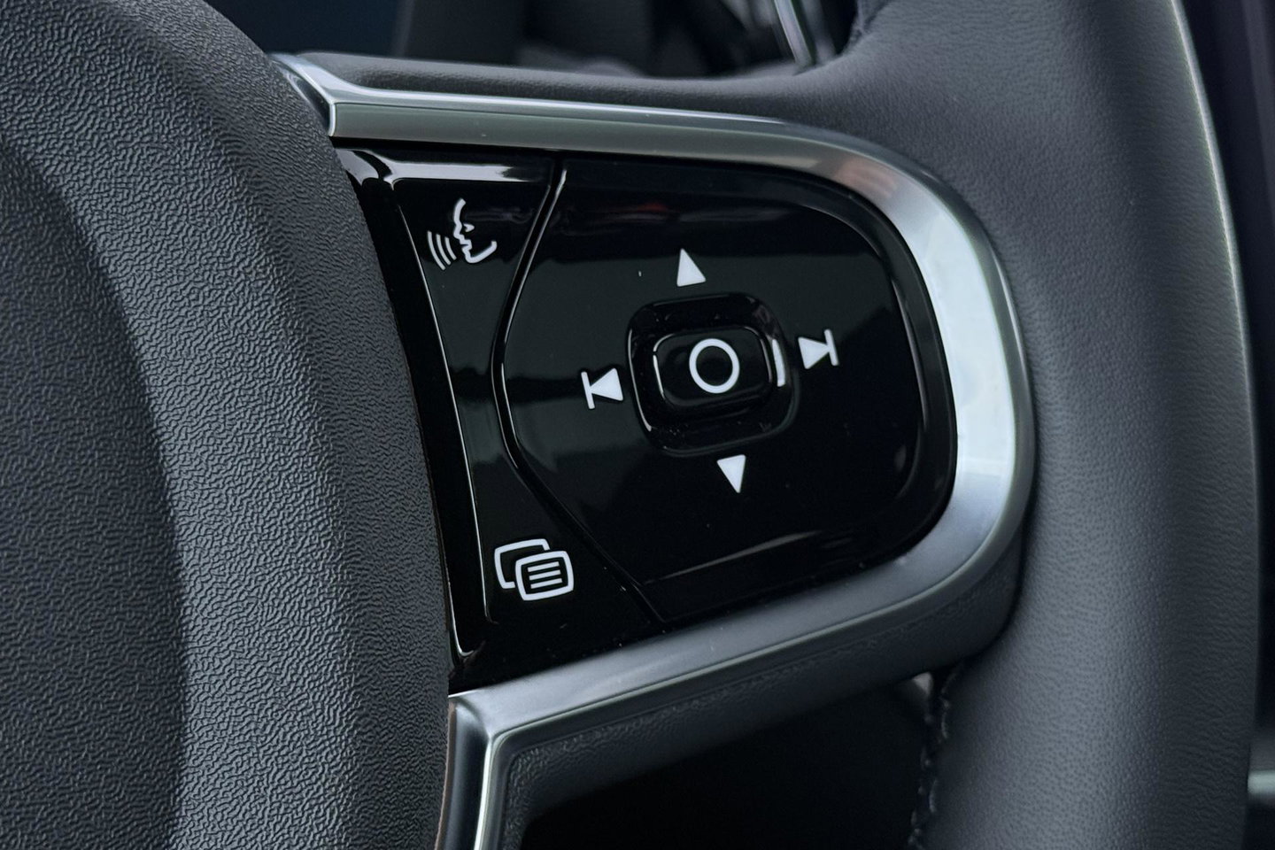 Volvo XC60 T6 Plug-in hybrid Plus Black Edition | ACC | Bowers&Wilkins | Panoramadak | Trekhaak | 360° Camera | Massage+Ventilatie | Head-Up | 21 Inch