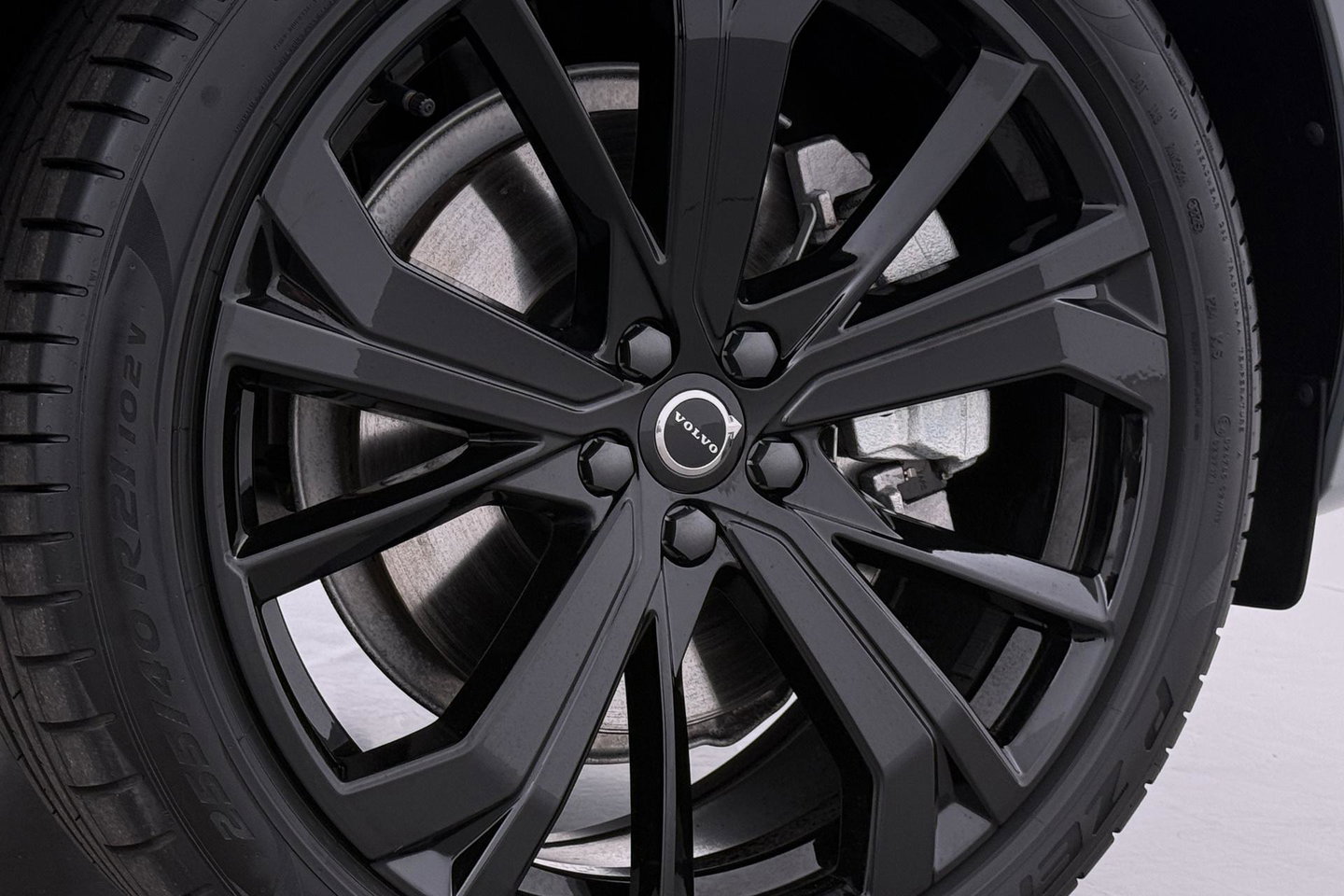 Volvo XC60 T6 Plug-in hybrid Plus Black Edition | ACC | Bowers&Wilkins | Panoramadak | Trekhaak | 360° Camera | Massage+Ventilatie | Head-Up | 21 Inch