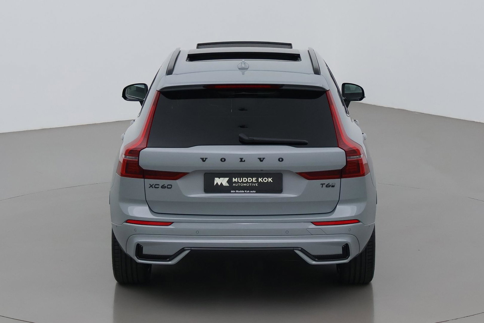 Volvo XC60 T6 Plug-in hybrid Plus Black Edition | ACC | Bowers&Wilkins | Panoramadak | Trekhaak | 360° Camera | Massage+Ventilatie | Head-Up | 21 Inch
