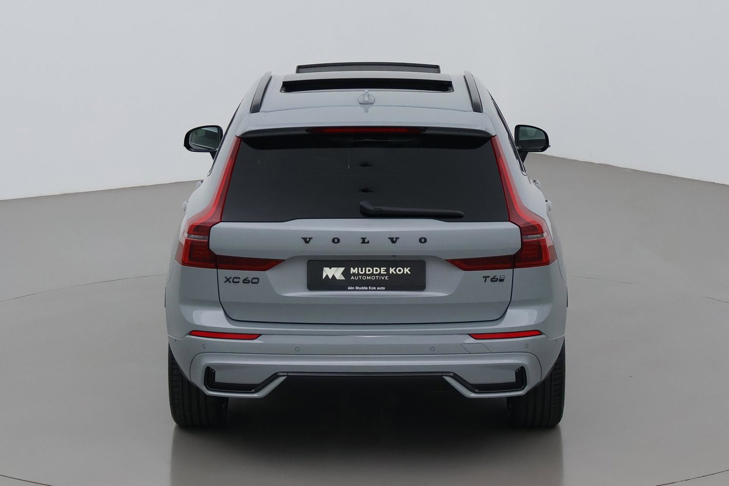Volvo XC60 T6 Plug-in hybrid Plus Black Edition | ACC | Bowers&Wilkins | Panoramadak | Trekhaak | 360° Camera | Massage+Ventilatie | Head-Up | 21 Inch