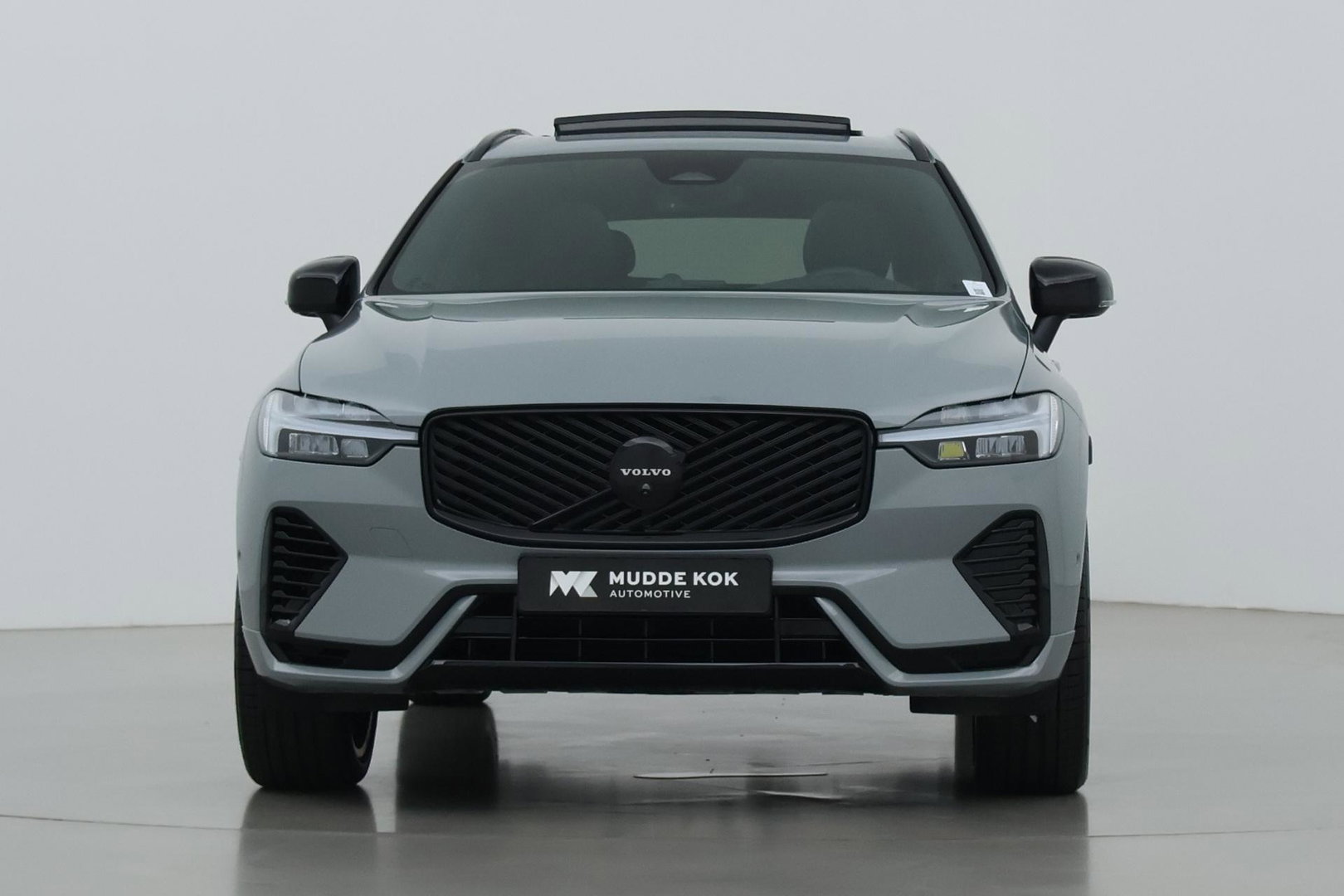 Volvo XC60 T6 Plug-in hybrid Plus Black Edition | ACC | Bowers&Wilkins | Panoramadak | Trekhaak | 360° Camera | Massage+Ventilatie | Head-Up | 21 Inch
