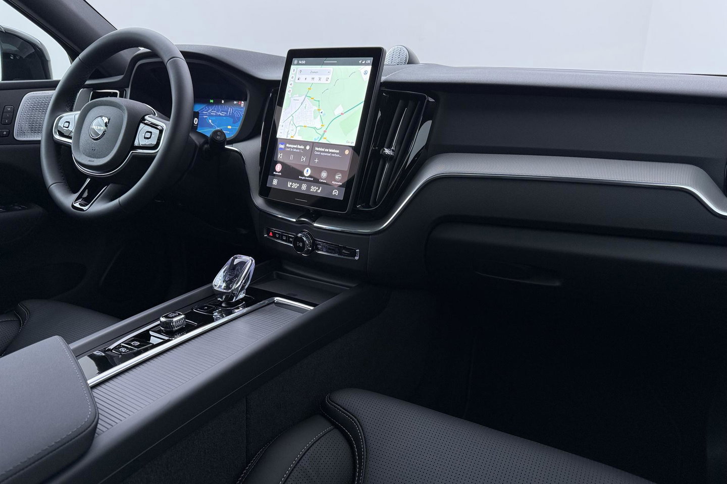 Volvo XC60 T6 Plug-in hybrid Plus Black Edition | ACC | Bowers&Wilkins | Panoramadak | Trekhaak | 360° Camera | Massage+Ventilatie | Head-Up | 21 Inch