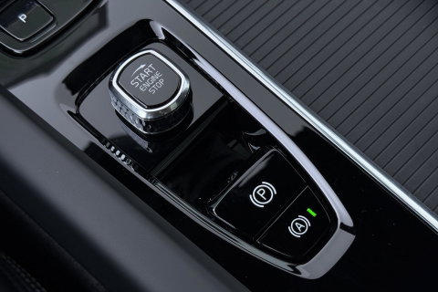 Volvo XC60 T6 Plug-in hybrid Plus Black Edition | ACC | Bowers&Wilkins | Panoramadak | Trekhaak | 360° Camera | Massage+Ventilatie | Head-Up | 21 Inch