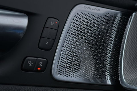 Volvo XC60 T6 Plug-in hybrid Plus Black Edition | ACC | Bowers&Wilkins | Panoramadak | Trekhaak | 360° Camera | Massage+Ventilatie | Head-Up | 21 Inch