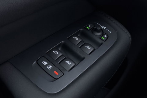 Volvo XC60 T6 Plug-in hybrid Plus Black Edition | ACC | Bowers&Wilkins | Panoramadak | Trekhaak | 360° Camera | Massage+Ventilatie | Head-Up | 21 Inch