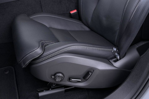 Volvo XC60 T6 Plug-in hybrid Plus Black Edition | ACC | Bowers&Wilkins | Panoramadak | Trekhaak | 360° Camera | Massage+Ventilatie | Head-Up | 21 Inch