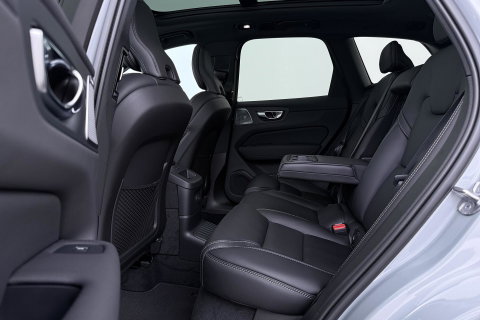 Volvo XC60 T6 Plug-in hybrid Plus Black Edition | ACC | Bowers&Wilkins | Panoramadak | Trekhaak | 360° Camera | Massage+Ventilatie | Head-Up | 21 Inch