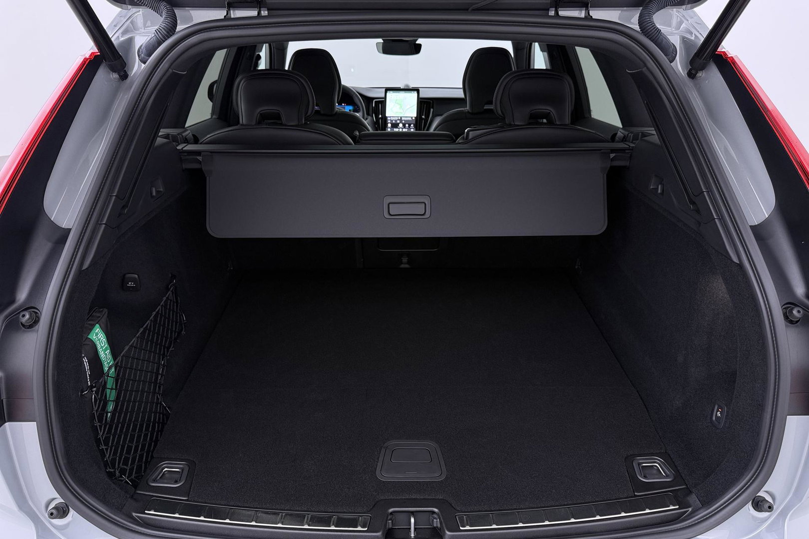 Volvo XC60 T6 Plug-in hybrid Plus Black Edition | ACC | Bowers&Wilkins | Panoramadak | Trekhaak | 360° Camera | Massage+Ventilatie | Head-Up | 21 Inch