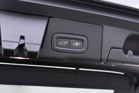 Volvo XC60 T6 Plug-in hybrid Plus Black Edition | ACC | Bowers&Wilkins | Panoramadak | Trekhaak | 360° Camera | Massage+Ventilatie | Head-Up | 21 Inch