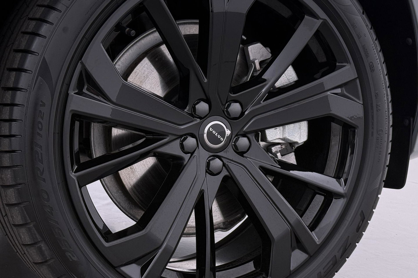 Volvo XC60 T6 Plug-in hybrid Plus Black Edition | ACC | Bowers&Wilkins | Panoramadak | Trekhaak | 360° Camera | Massage+Ventilatie | Head-Up | 21 Inch