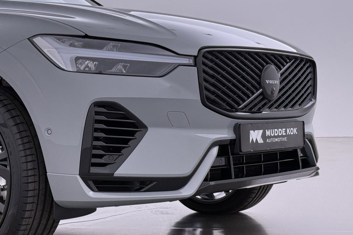 Volvo XC60 T6 Plug-in hybrid Plus Black Edition | ACC | Bowers&Wilkins | Panoramadak | Trekhaak | 360° Camera | Massage+Ventilatie | Head-Up | 21 Inch