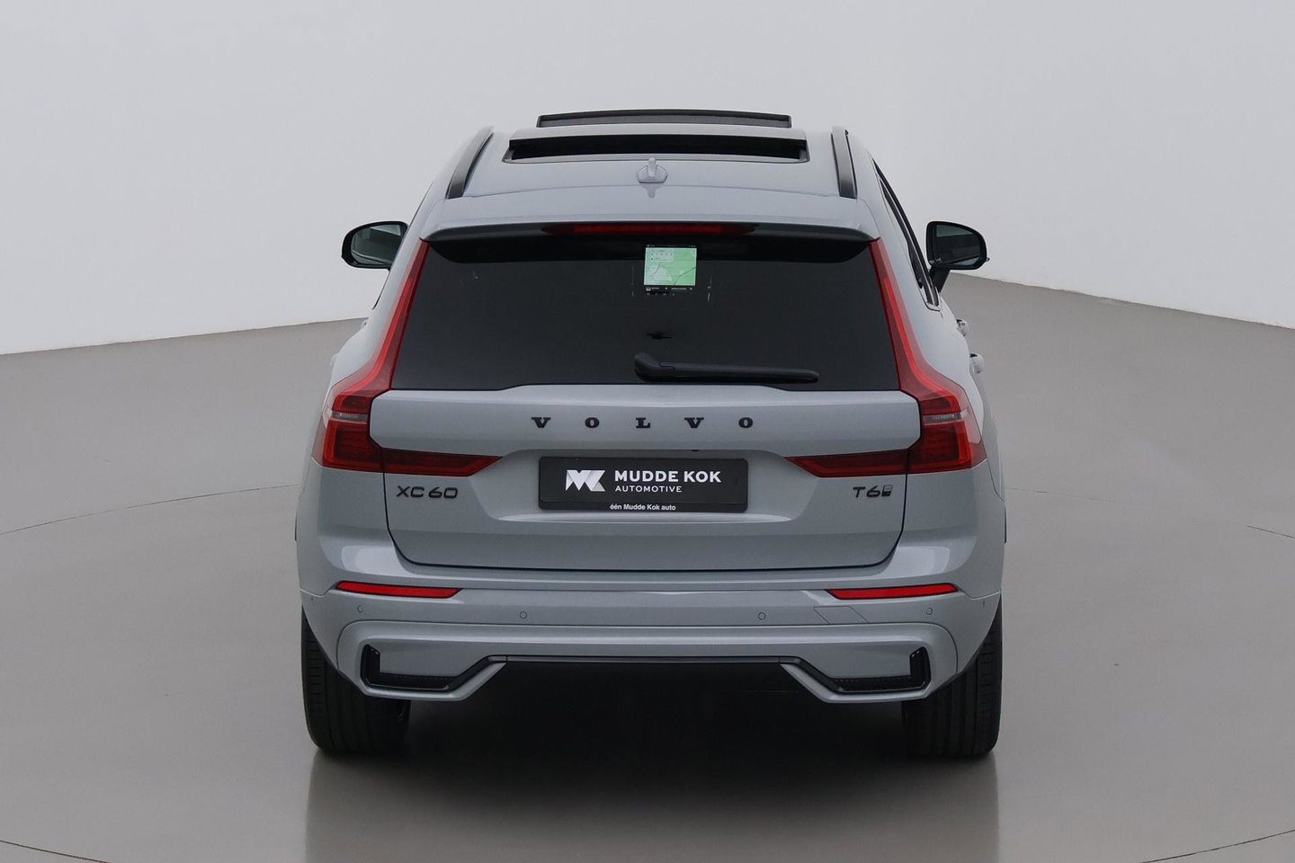 Volvo XC60 T6 Plug-in hybrid Plus Black Edition | ACC | Bowers&Wilkins | Panoramadak | Trekhaak | 360° Camera | Massage+Ventilatie | Head-Up | 21 Inch