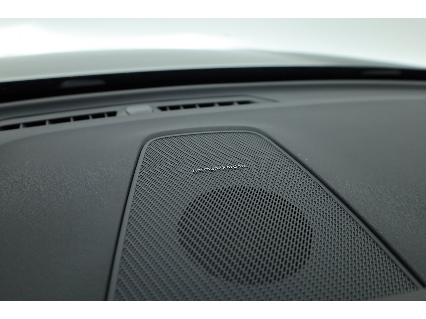 Volvo XC60 2.0 T6 Plug-in hybrid AWD Plus Dark | MY26 Facelift | Forest Lake Black Pack | Pano | 360 Cam. | Trekhaak |