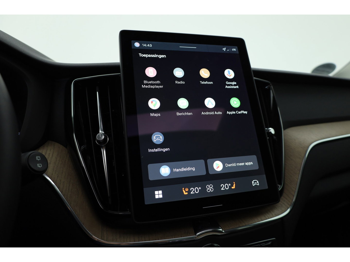 Volvo XC60 2.0 T6 Plug-in hybrid AWD Plus Dark | MY26 Facelift | Forest Lake Black Pack | Pano | 360 Cam. | Trekhaak |