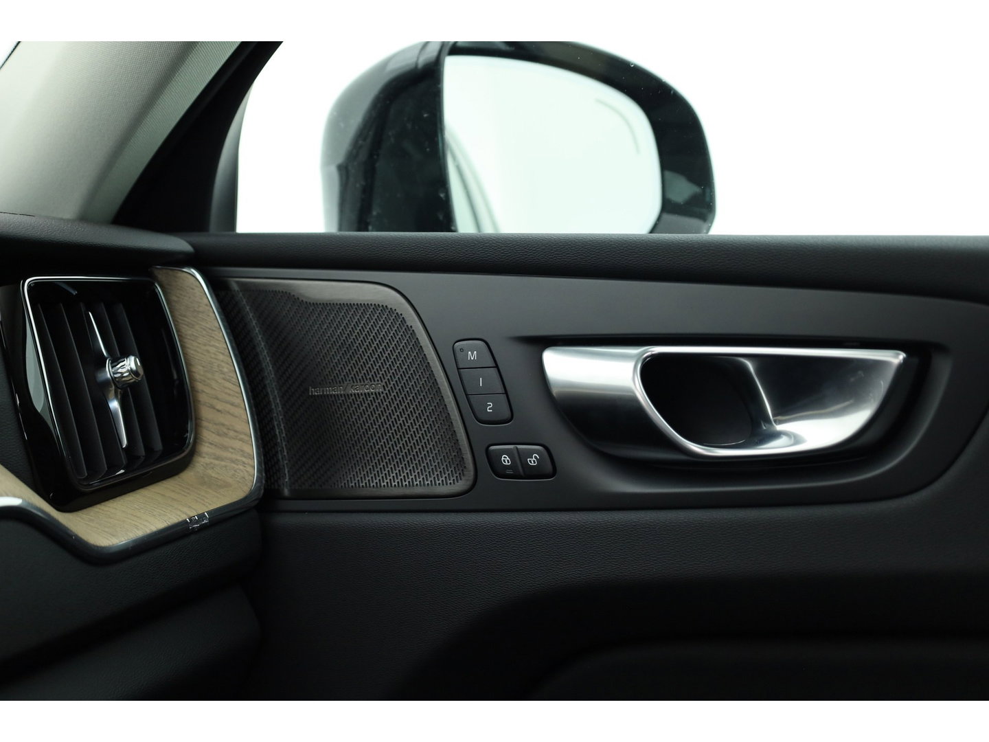 Volvo XC60 2.0 T6 Plug-in hybrid AWD Plus Dark | MY26 Facelift | Forest Lake Black Pack | Pano | 360 Cam. | Trekhaak |
