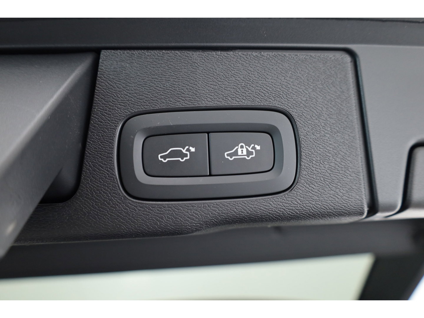 Volvo XC60 2.0 T6 Plug-in hybrid AWD Plus Dark | MY26 Facelift | Forest Lake Black Pack | Pano | 360 Cam. | Trekhaak |