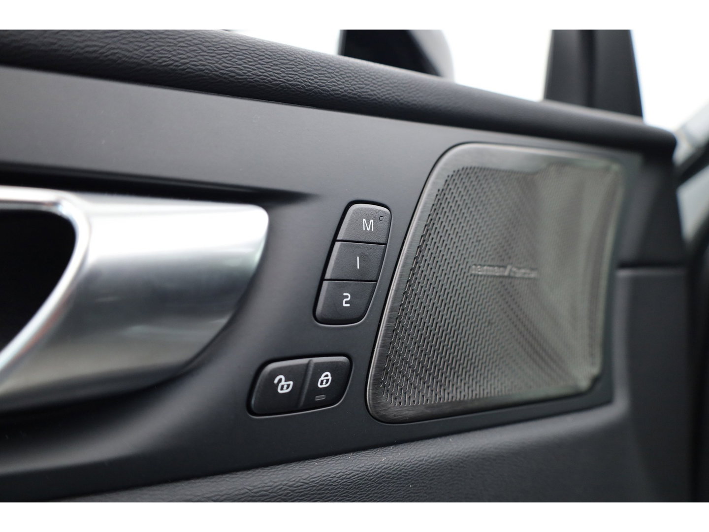 Volvo XC60 2.0 T6 Plug-in hybrid AWD Plus Dark | MY26 Facelift | Forest Lake Black Pack | Pano | 360 Cam. | Trekhaak |