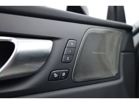 Volvo XC60 2.0 T6 Plug-in hybrid AWD Plus Dark | MY26 Facelift | Forest Lake Black Pack | Pano | 360 Cam. | Trekhaak |