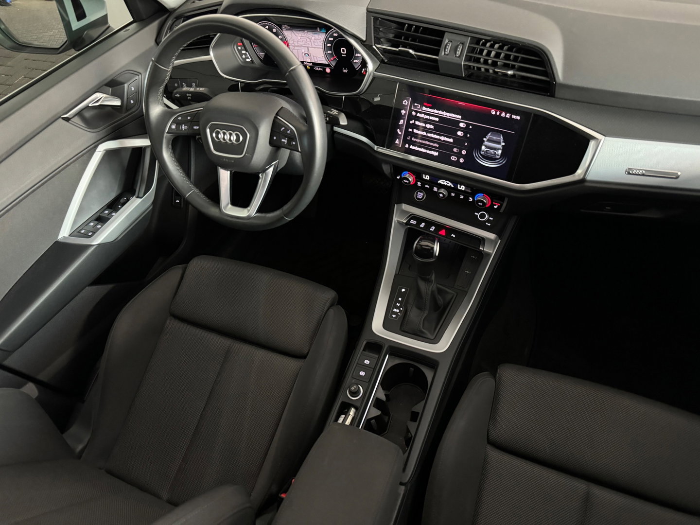 Audi Q3 35 TFSI Pro Line Pano|Camera|Stoelverwarming|Dodehoek|Keyless|ACC|Lane Assist