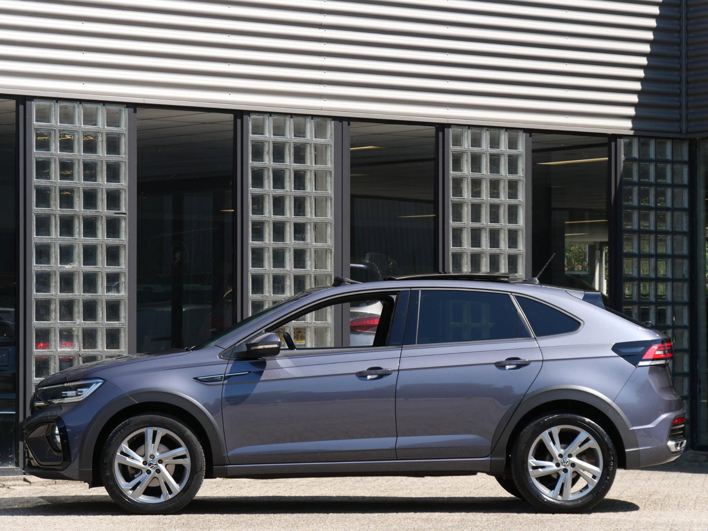 Volkswagen Taigo 1.0TSi R-LINE/ PANORAMADAK/ MATRIX LED/ NL-AUTO 1STE EIGENAAR