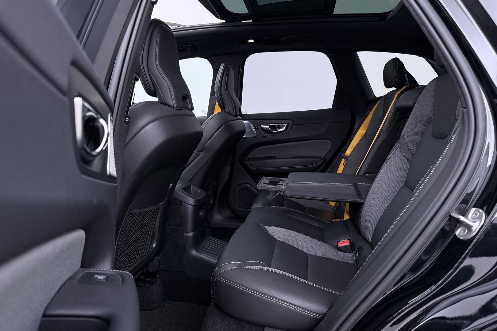 Volvo XC60 T8 Plug-in-hybrid Polestar Engineered | ACC | Bowers&Wilkins | 22 Inch | Trekhaak | Head-Up | Panoramadak