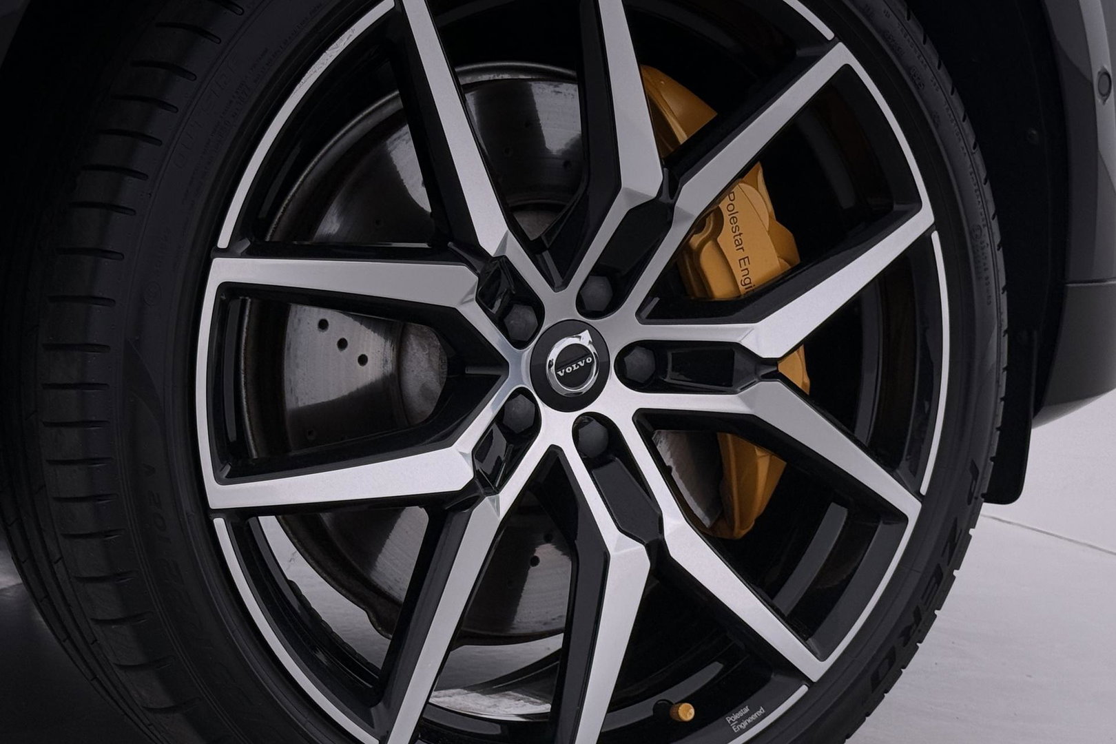 Volvo XC60 T8 Plug-in-hybrid Polestar Engineered | ACC | Bowers&Wilkins | 22 Inch | Trekhaak | Head-Up | Panoramadak
