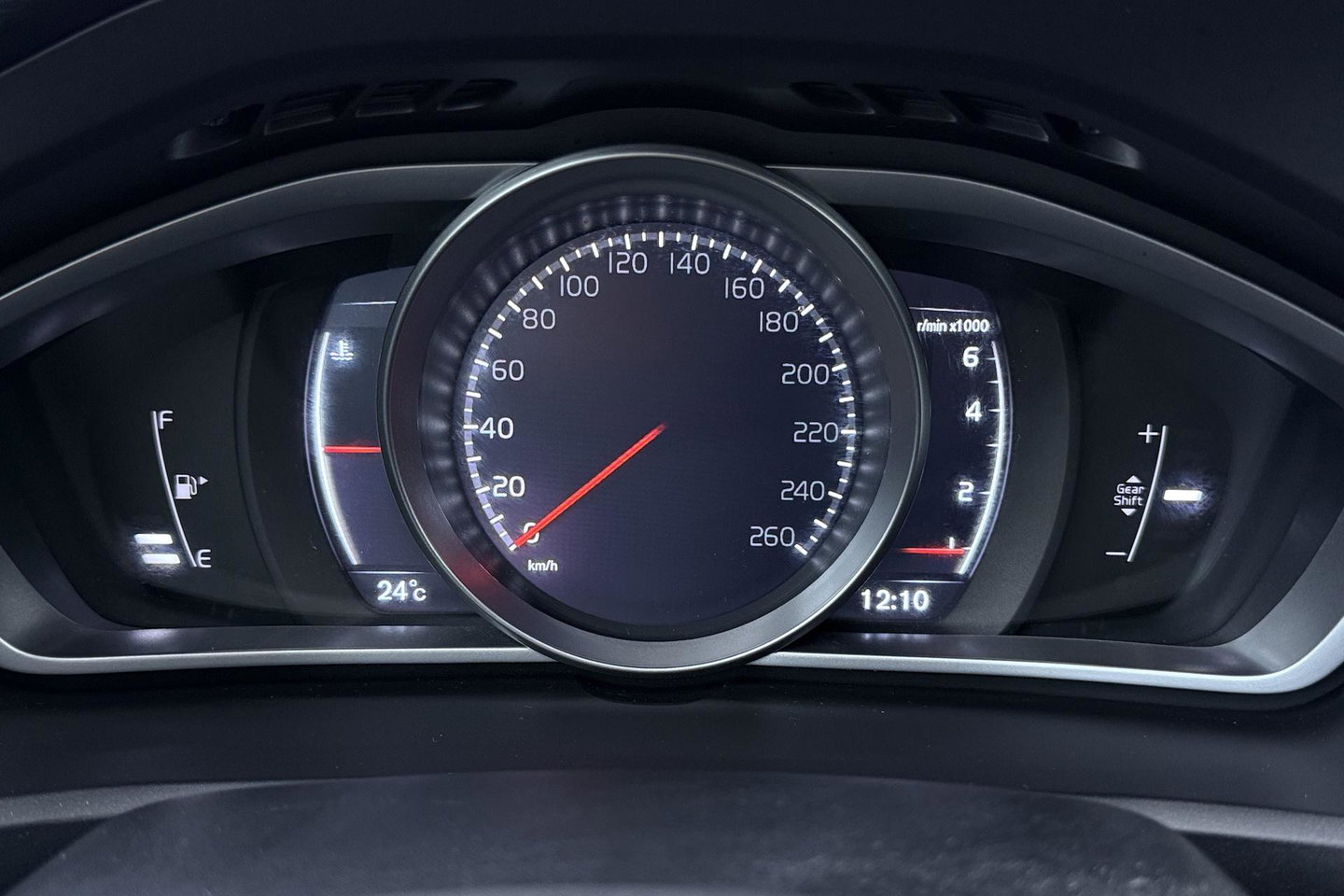 Volvo V40 2.0 T3 Nordic+ | Standkachel | LED | Stoelverwarming | Verwarmde Voorruit | Parkeersensoren