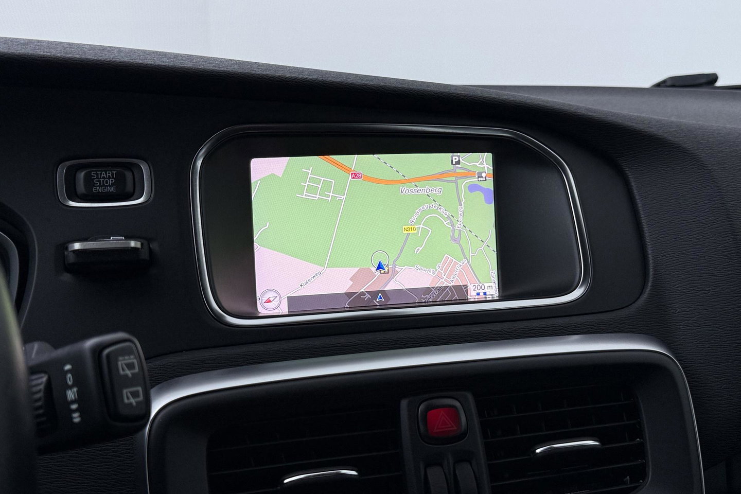Volvo V40 2.0 T3 Nordic+ | Standkachel | LED | Stoelverwarming | Verwarmde Voorruit | Parkeersensoren