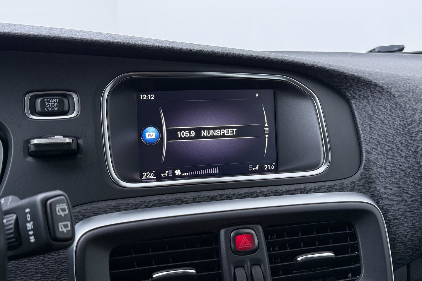 Volvo V40 2.0 T3 Nordic+ | Standkachel | LED | Stoelverwarming | Verwarmde Voorruit | Parkeersensoren