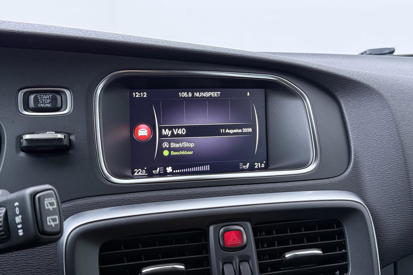 Volvo V40 2.0 T3 Nordic+ | Standkachel | LED | Stoelverwarming | Verwarmde Voorruit | Parkeersensoren