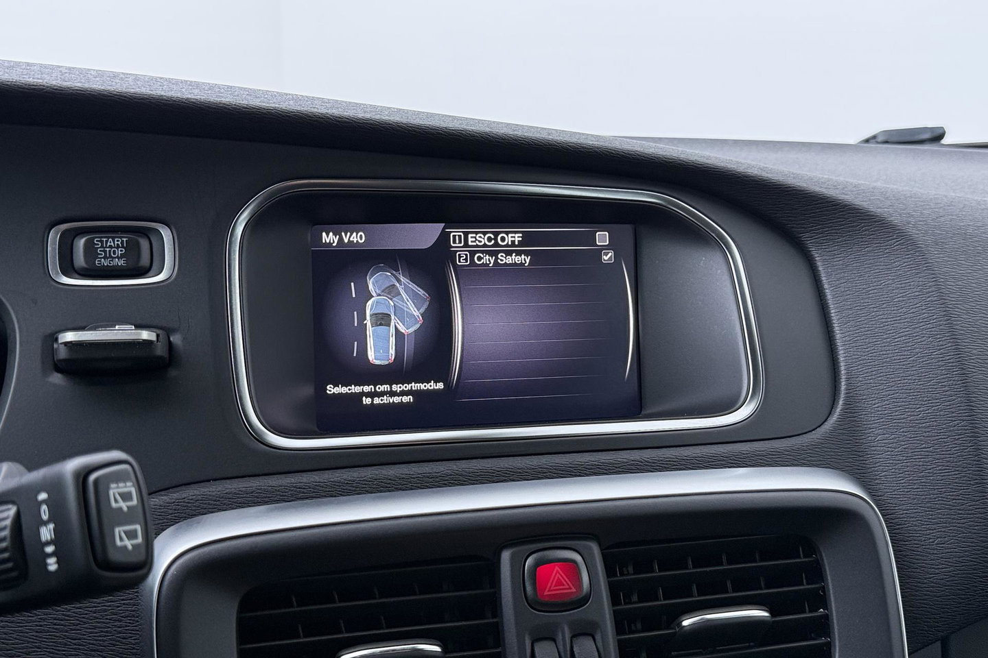 Volvo V40 2.0 T3 Nordic+ | Standkachel | LED | Stoelverwarming | Verwarmde Voorruit | Parkeersensoren