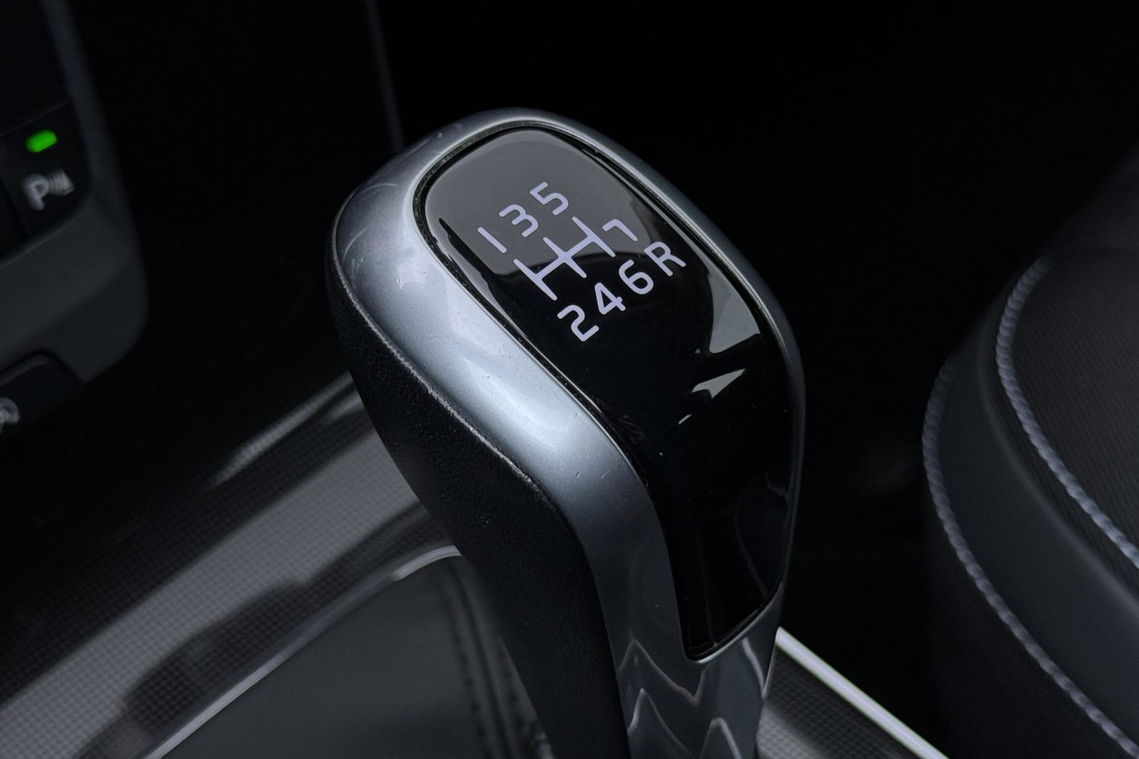 Volvo V40 2.0 T3 Nordic+ | Standkachel | LED | Stoelverwarming | Verwarmde Voorruit | Parkeersensoren