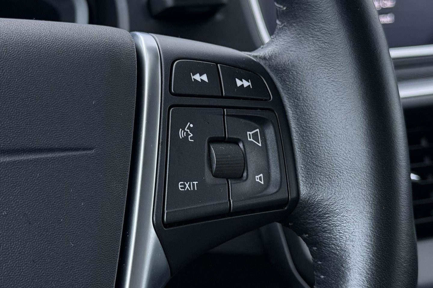 Volvo V40 2.0 T3 Nordic+ | Standkachel | LED | Stoelverwarming | Verwarmde Voorruit | Parkeersensoren