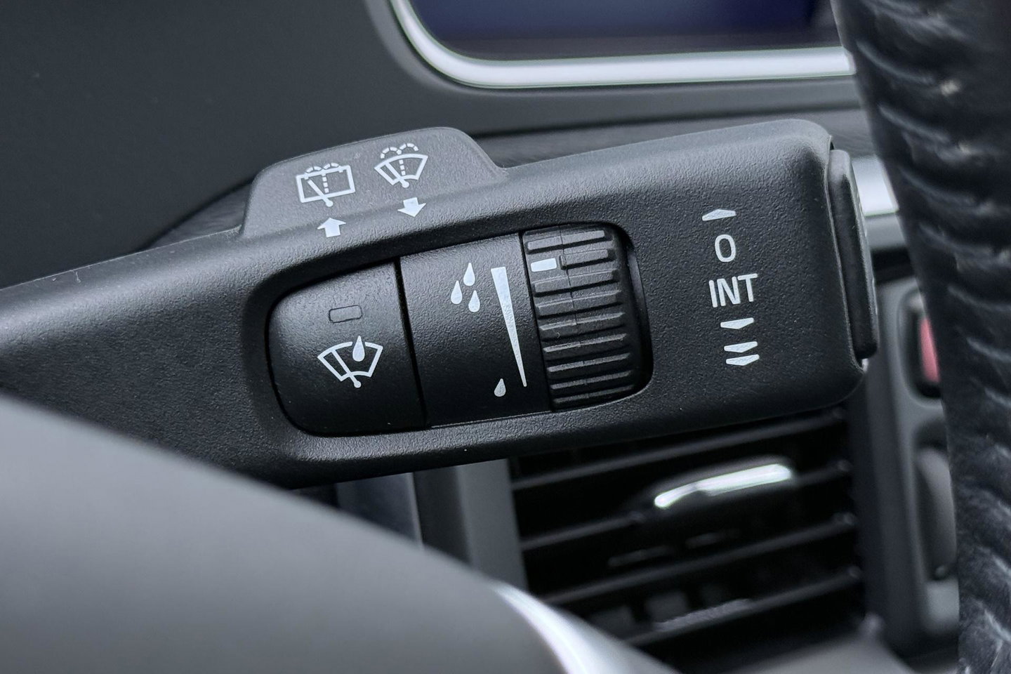Volvo V40 2.0 T3 Nordic+ | Standkachel | LED | Stoelverwarming | Verwarmde Voorruit | Parkeersensoren