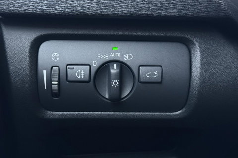 Volvo V40 2.0 T3 Nordic+ | Standkachel | LED | Stoelverwarming | Verwarmde Voorruit | Parkeersensoren