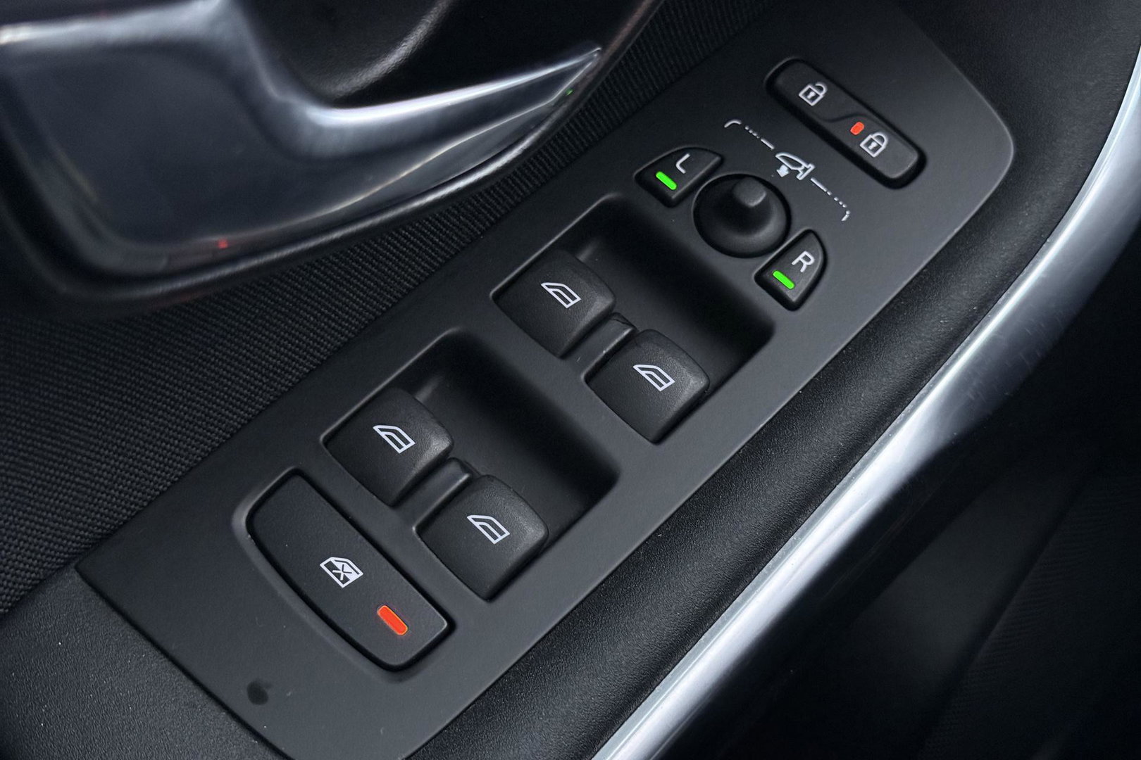 Volvo V40 2.0 T3 Nordic+ | Standkachel | LED | Stoelverwarming | Verwarmde Voorruit | Parkeersensoren