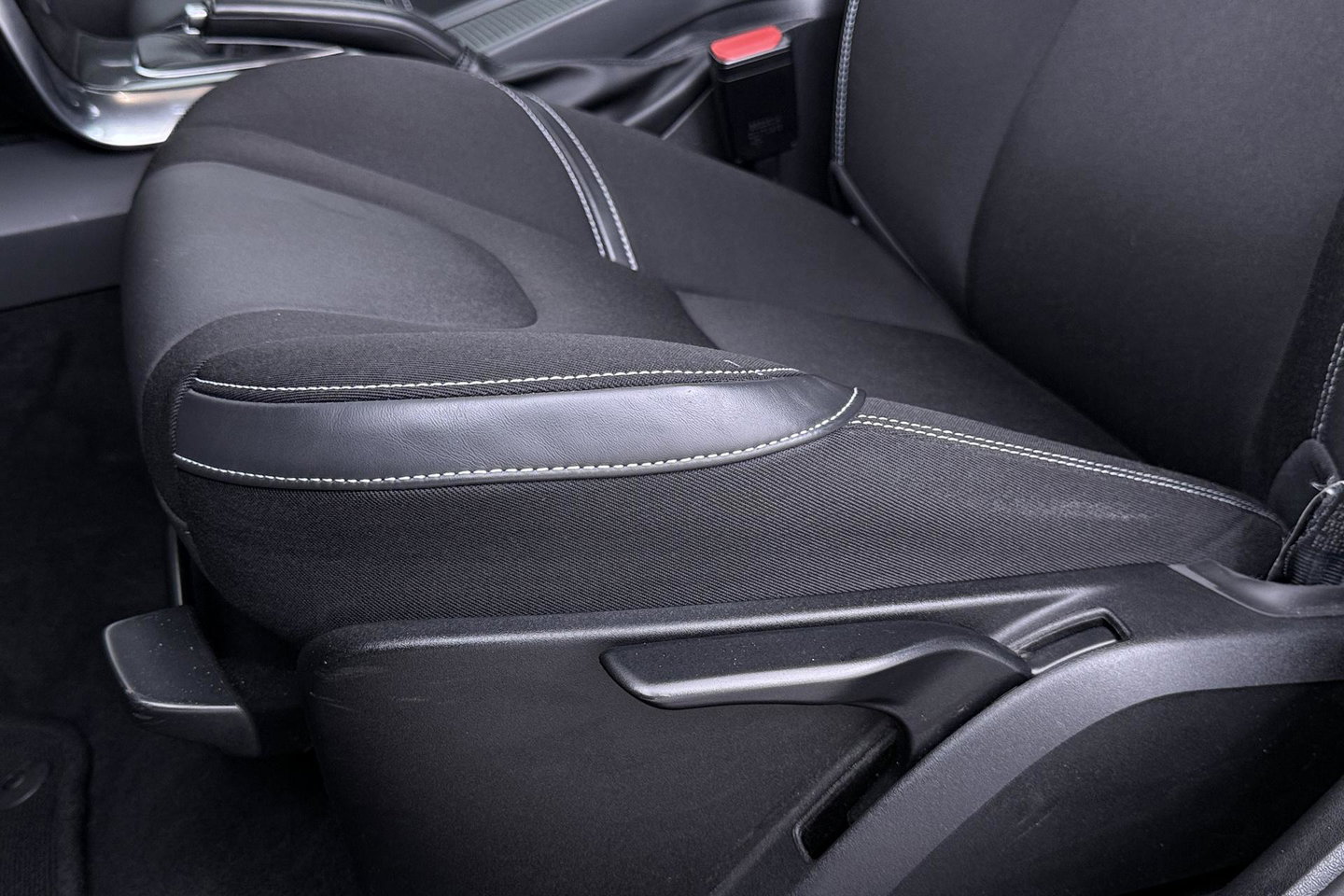Volvo V40 2.0 T3 Nordic+ | Standkachel | LED | Stoelverwarming | Verwarmde Voorruit | Parkeersensoren