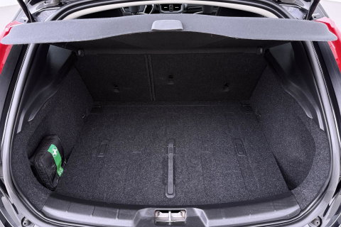 Volvo V40 2.0 T3 Nordic+ | Standkachel | LED | Stoelverwarming | Verwarmde Voorruit | Parkeersensoren