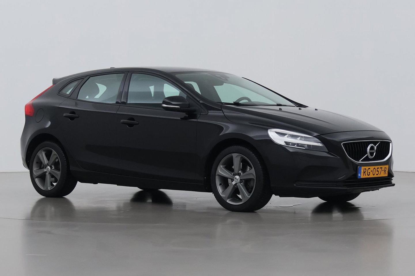 Volvo V40 2.0 T3 Nordic+ | Standkachel | LED | Stoelverwarming | Verwarmde Voorruit | Parkeersensoren