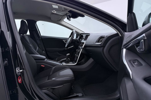 Volvo V40 2.0 T3 Nordic+ | Standkachel | LED | Stoelverwarming | Verwarmde Voorruit | Parkeersensoren