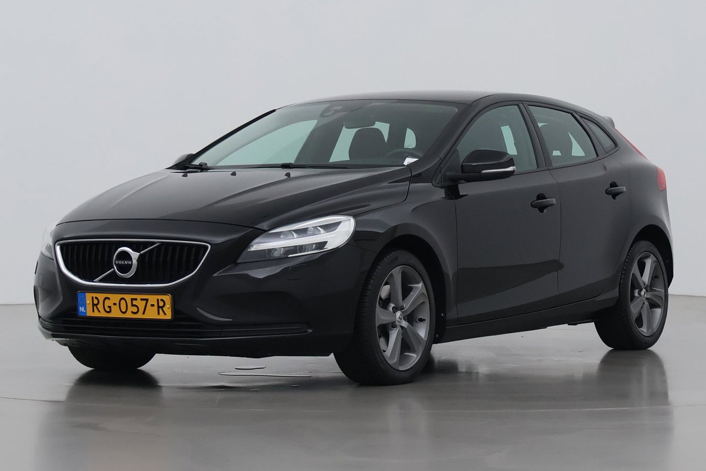 Volvo V40 2.0 T3 Nordic+ | Standkachel | LED | Stoelverwarming | Verwarmde Voorruit | Parkeersensoren