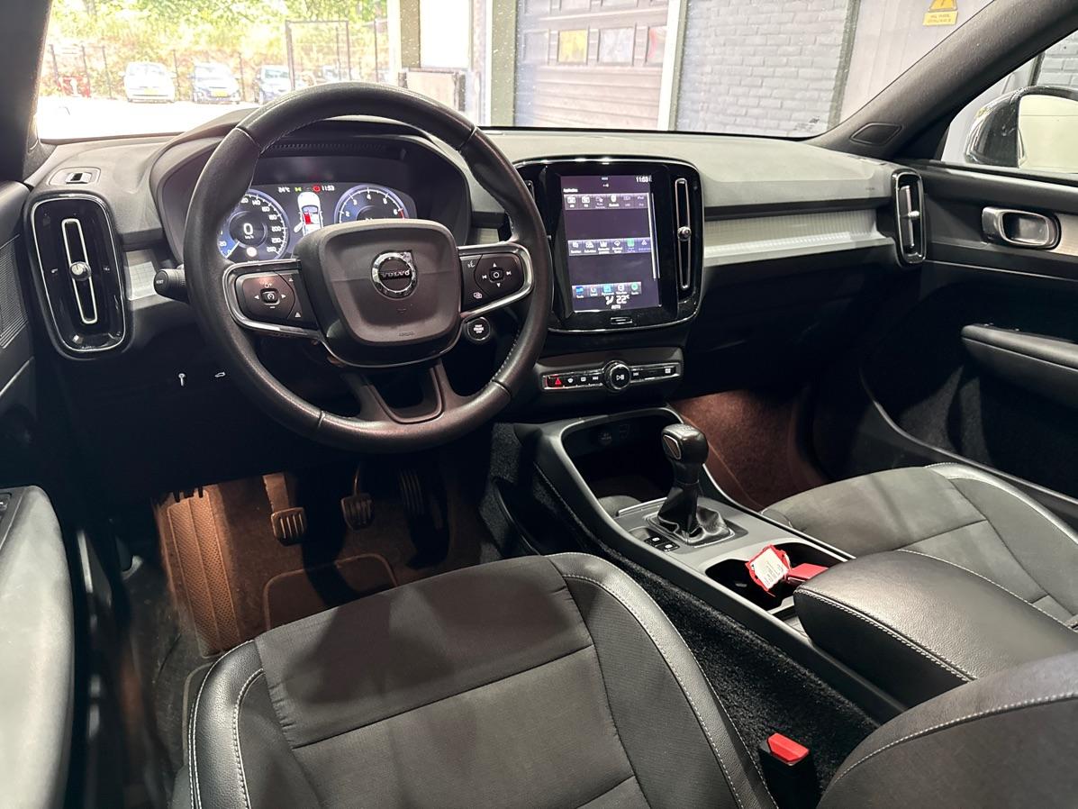 Volvo XC40 1.5 T3 Momentum | Camera | Apple Carplay | 20 Inch | Getint Glas | Cruise Control