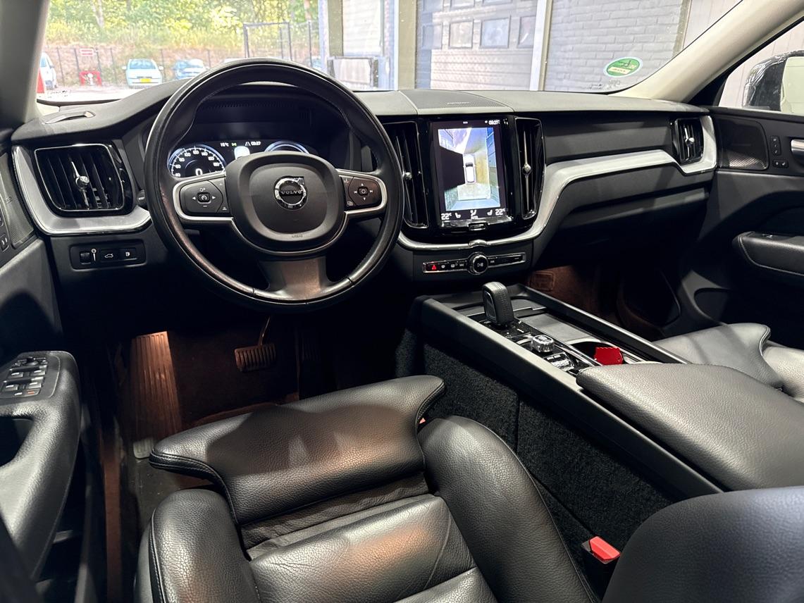 Volvo XC60 Recharge T8 AWD Business Pro | ACC | Panoramadak | 360° Camera | Head-Up | Harman/Kardon | Trekhaak | BLIS | Stoel+Stuurverwarming
