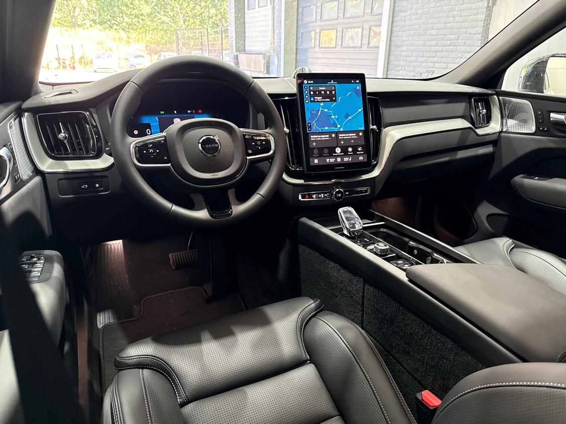Volvo XC60 T6 Plug-in hybrid Plus Black Edition | ACC | Bowers&Wilkins | Panoramadak | Trekhaak | 360° Camera | Massage+Ventilatie | Head-Up | 21 Inch